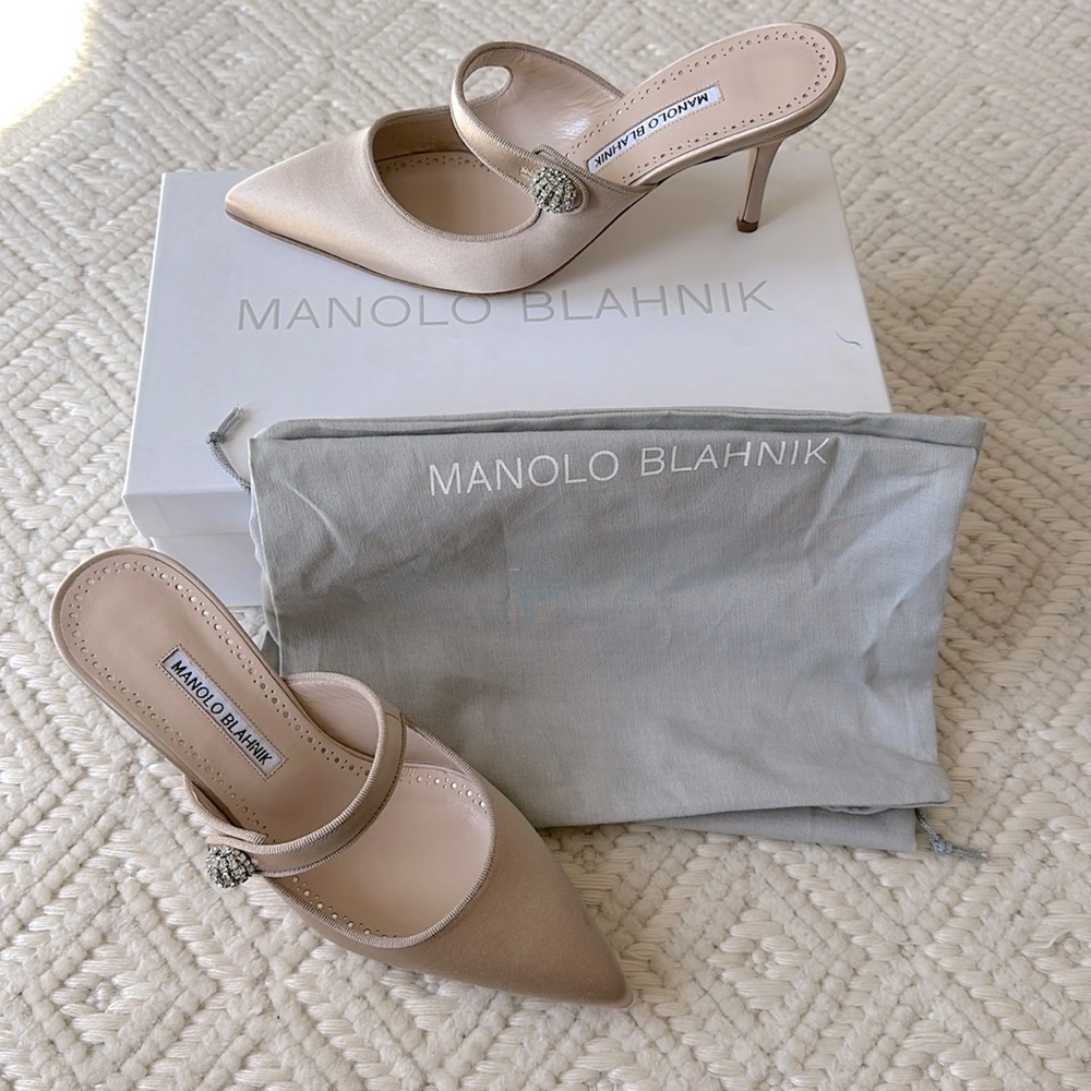 Brand new, never worn, beige satin Manolo Blahnik Maryjane mules, size 38